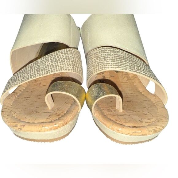 NWOB  Donald Pliner Montce 26 Wedge Sandal Size 9  Gold Metallic - Picture 8 of 11